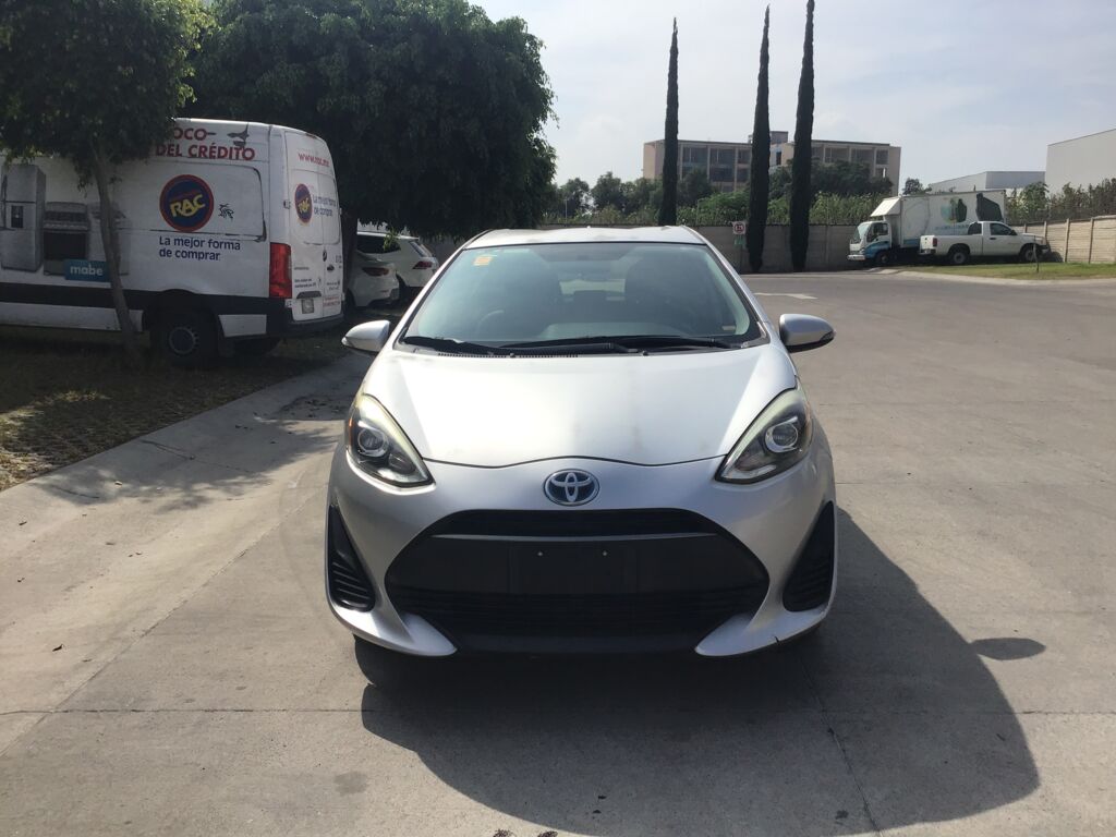 Toyota Prius 2019 5p C Hibrido L4/1.5/Aut 2019 Toyota Prius Venta Exteriores 2