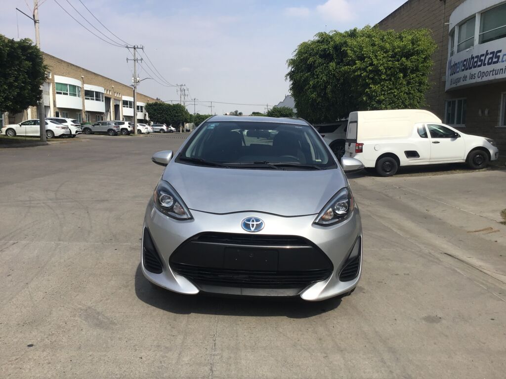 Toyota Prius 2019 5p C Hibrido L4/1.5/Aut 2019 Toyota Prius Venta Exteriores 2