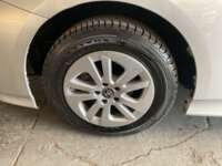 Toyota Prius 2017 5p Base Híbrido L4/1.8 Aut  2017 Toyota Prius Venta Llantas 1