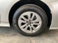 Toyota Prius 2017 5p Base Híbrido L4/1.8 Aut  2017 Toyota Prius Venta Llantas 10