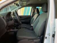 Nissan NP300 Frontier 2023 4p SE L4/2.5 Man 2023 Nissan NP300 Frontier Venta Interiores 19