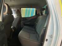 Nissan NP300 Frontier 2023 4p SE L4/2.5 Man 2023 Nissan NP300 Frontier Venta Interiores 21