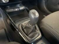 Kia Rio 2021 4p Sedán LX L4/1.6 Man    2021 Kia Rio Venta Interiores 11