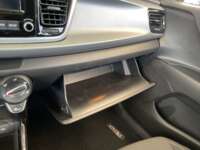 Kia Rio 2021 4p Sedán LX L4/1.6 Man    2021 Kia Rio Venta Interiores 17