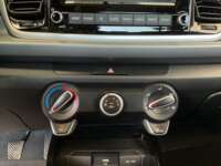 Kia Rio 2021 4p Sedán LX L4/1.6 Man    2021 Kia Rio Venta Interiores 10