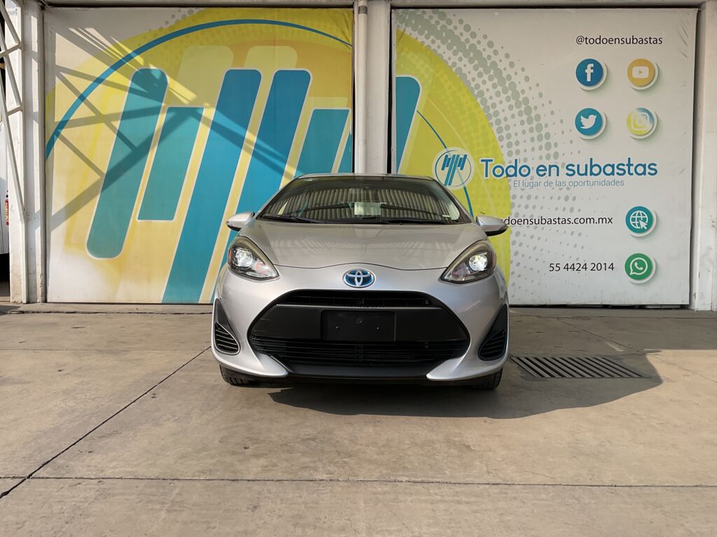 Toyota Prius 2019 5p C Hibrido L4/1.5/Aut 2019 Toyota Prius Venta Exteriores 2