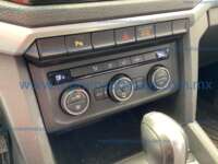 Volkswagen Amarok 2023 4p Highline L4/2.0/TDI Aut 4Motion 2023 Volkswagen Amarok Ingreso Interiores 10