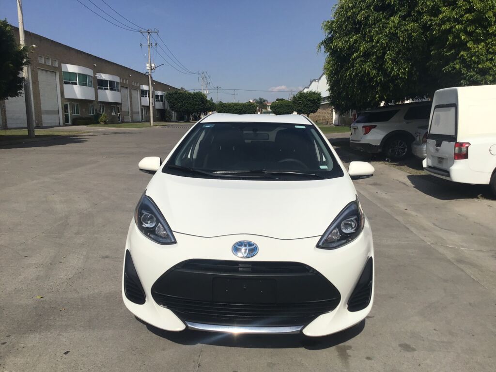 Toyota Prius 2021 5p C Híbrido L4/1.5 Aut 2021 Toyota Prius Venta Exteriores 2