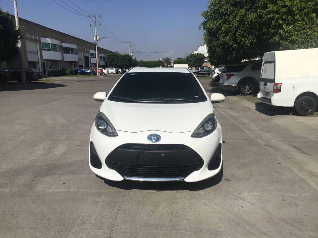 Toyota Prius 2021 5p C Híbrido L4/1.5 Aut 2021 Toyota Prius Venta Exteriores 2