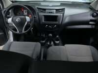 Nissan NP300 Doble Cabina 2020 4p S L4/2.5 Man A/A Paq. Seg. 2020 Nissan NP300 Doble Cabina Venta Interiores 4