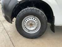 Nissan NP300 Doble Cabina 2020 4p S L4/2.5 Man A/A Paq. Seg. 2020 Nissan NP300 Doble Cabina Venta Llantas 1