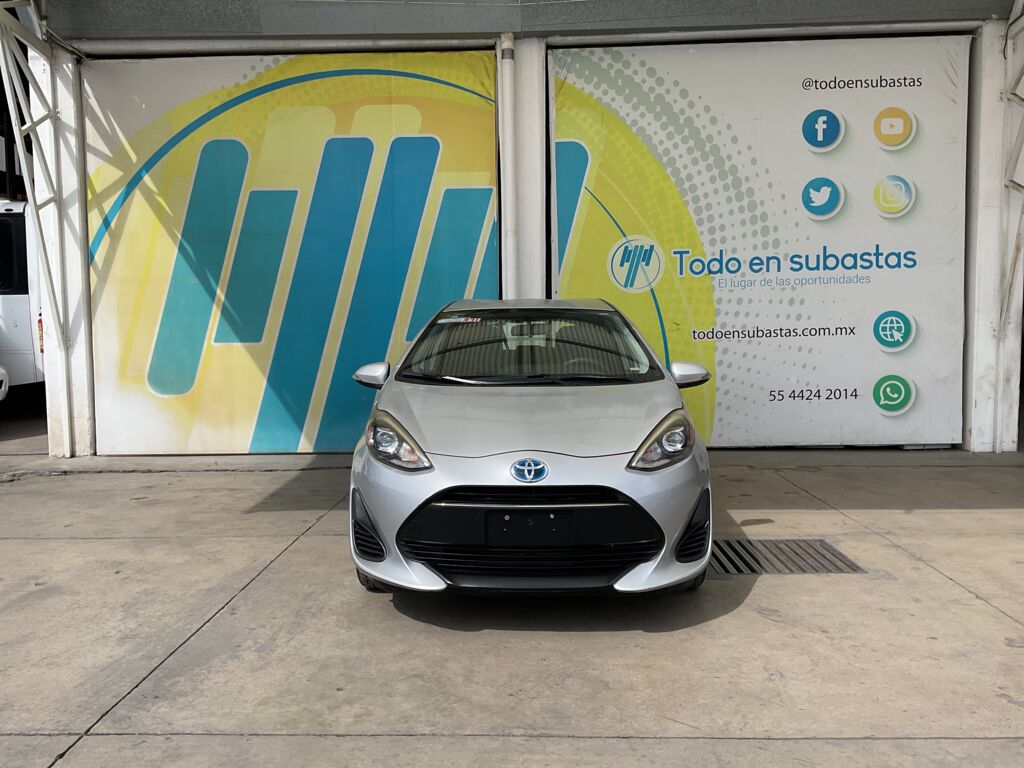 Toyota Prius 2019 5p C Hibrido L4/1.5/Aut 2019 Toyota Prius Venta Exteriores 2