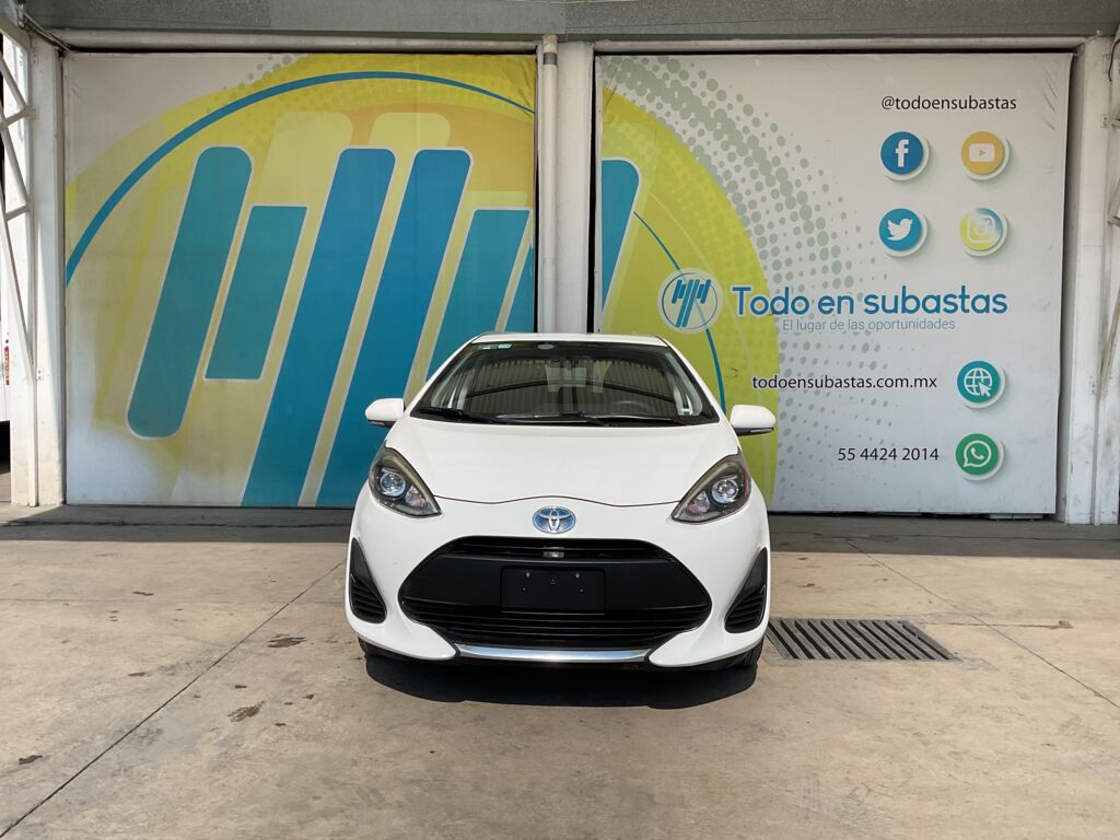 Toyota Prius 2021 5p C Híbrido L4/1.5 Aut 2021 Toyota Prius Venta Exteriores 2