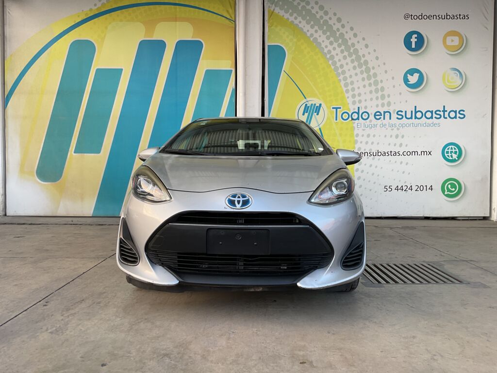 Toyota Prius 2019 5p C Hibrido L4/1.5/Aut 2019 Toyota Prius Venta Exteriores 2