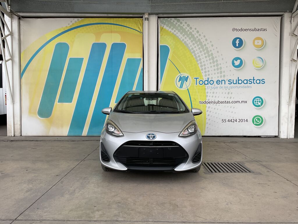 Toyota Prius 2019 5p C Hibrido L4/1.5/Aut 2019 Toyota Prius Venta Exteriores 2