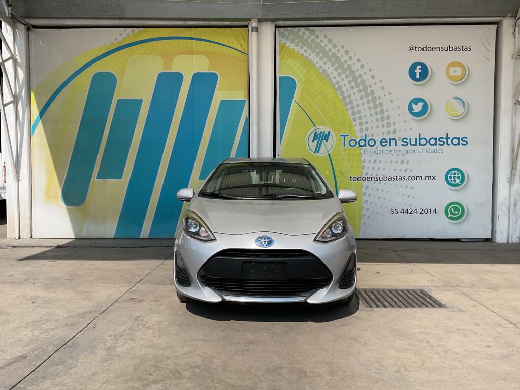 Toyota Prius 2020 5p C Híbrido L4/1.5 Aut  2020 Toyota Prius Venta Exteriores 2