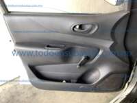 Nissan NP300 Doble Cabina 2020 4p S L4/2.5 Man A/C 2020 Nissan NP300 Doble Cabina Ingreso Interiores 14