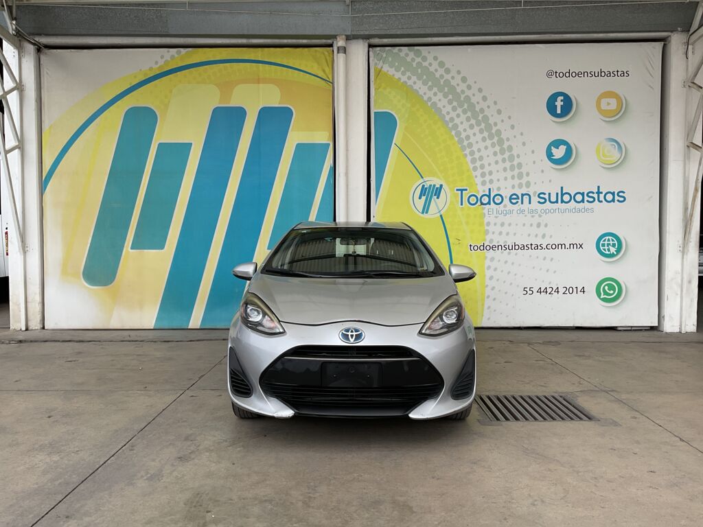 Toyota Prius 2019 5p C Hibrido L4/1.5/Aut 2019 Toyota Prius Venta Exteriores 2
