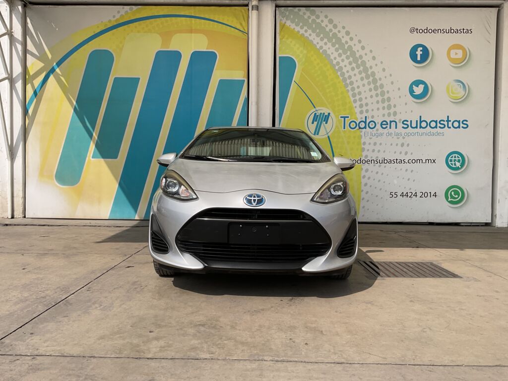 Toyota Prius 2019 5p C Hibrido L4/1.5/Aut 2019 Toyota Prius Venta Exteriores 2