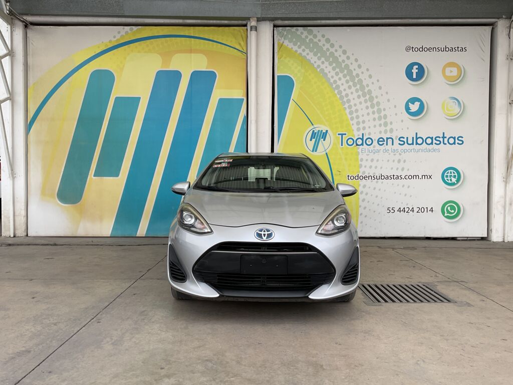 Toyota Prius 2019 5p C Hibrido L4/1.5/Aut 2019 Toyota Prius Venta Exteriores 2