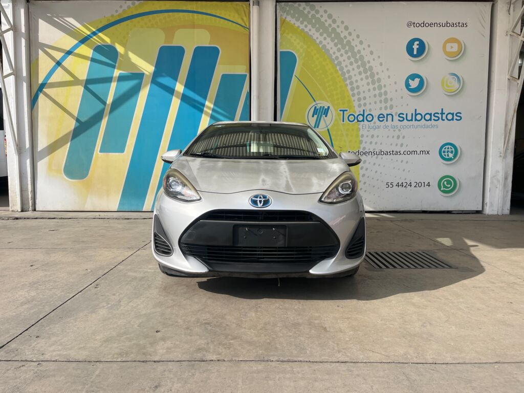 Toyota Prius 2019 5p C Hibrido L4/1.5/Aut 2019 Toyota Prius Venta Exteriores 2