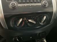 Nissan NP300 Frontier 2021 4p DC Diesel L4/2.5/T 4x4 Man 2021 Nissan NP300 Frontier Venta Interiores 9