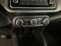 Nissan Kicks 2019 5p Sense L4/1.6 Man      2019 Nissan Kicks Venta Interiores 8