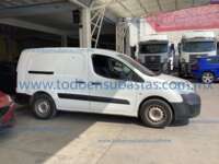 Peugeot Partner 2019 5p L4/1.6/T Diesel Man       2019 Peugeot Partner Ingreso Exteriores 3