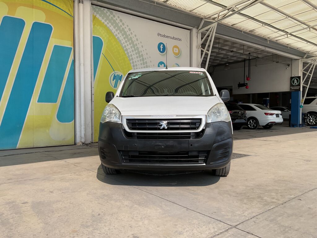 Peugeot Partner 2019 5p L4/1.6/T Diesel Man       2019 Peugeot Partner Venta Exteriores 2