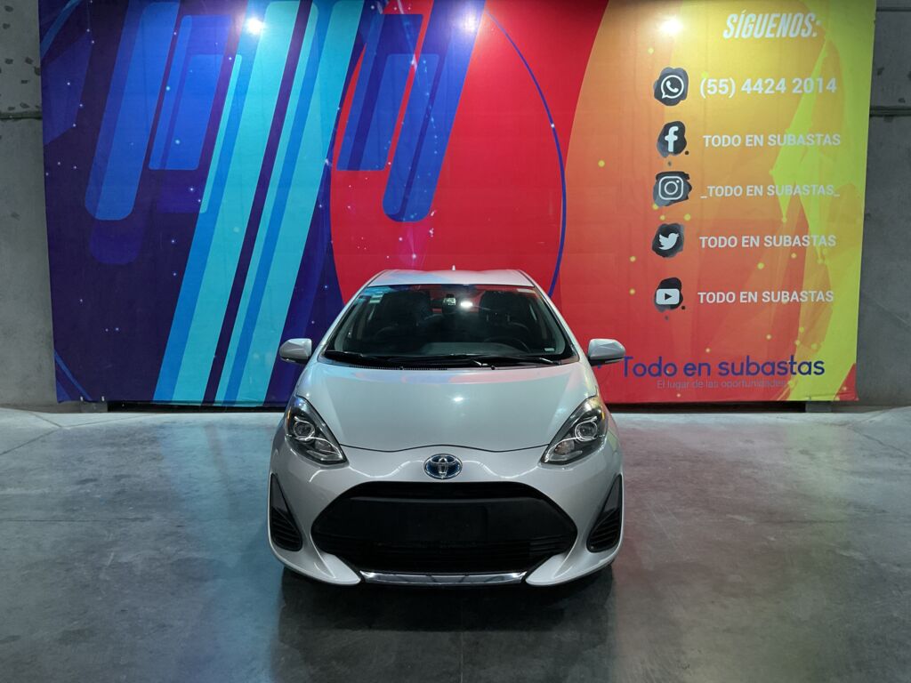 Toyota Prius 2020 5p C Híbrido L4/1.5 Aut  2020 Toyota Prius Venta Exteriores 2