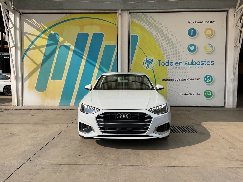 Audi A4 2022 4p Sedán 40 Select Mild Hybrid L4/2.0/T S-Tronic 2022 Audi A4 Venta Exteriores 2