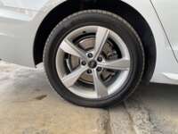 Audi A4 2022 4p Sedán 40 Select Mild Hybrid L4/2.0/T S-Tronic 2022 Audi A4 Venta Llantas 7