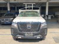 Nissan NP300 Estacas 2022 2p L4/2.5 Man 2022 Nissan NP300 Estacas Ingreso Exteriores 1