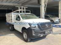 Nissan NP300 Estacas 2022 2p L4/2.5 Man 2022 Nissan NP300 Estacas Ingreso Exteriores 2