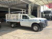 Nissan NP300 Estacas 2022 2p L4/2.5 Man 2022 Nissan NP300 Estacas Ingreso Exteriores 3