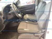 Nissan NP300 Estacas 2022 2p L4/2.5 Man 2022 Nissan NP300 Estacas Ingreso Interiores 1