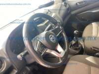 Nissan NP300 Estacas 2022 2p L4/2.5 Man 2022 Nissan NP300 Estacas Ingreso Interiores 2
