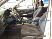 Nissan NP300 Doble Cabina 2020 4p SE L4/2.5 Man A/A Paq. Seg 2020 Nissan NP300 Doble Cabina Ingreso Interiores 1