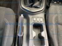 Nissan NP300 Doble Cabina 2020 4p SE L4/2.5 Man A/A Paq. Seg 2020 Nissan NP300 Doble Cabina Ingreso Interiores 13