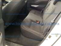 Nissan NP300 Doble Cabina 2020 4p SE L4/2.5 Man A/A Paq. Seg 2020 Nissan NP300 Doble Cabina Ingreso Interiores 17