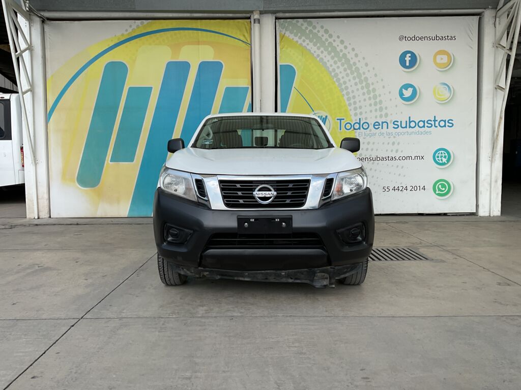 Nissan NP300 Doble Cabina 2020 4p SE L4/2.5 Man A/A Paq. Seg 2020 Nissan NP300 Doble Cabina Venta Exteriores 2