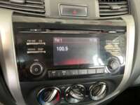 Nissan NP300 Doble Cabina 2020 4p SE L4/2.5 Man A/A Paq. Seg 2020 Nissan NP300 Doble Cabina Venta Interiores 6