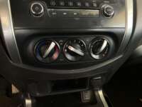 Nissan NP300 Frontier 2020 4p XE L4/2.5 Man 2020 Nissan NP300 Frontier Venta Interiores 9