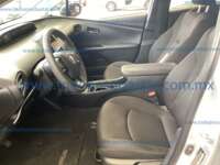 Toyota Prius 2021 5p Base Hibrido L4/1.8 Aut 2021 Toyota Prius Ingreso Interiores 1