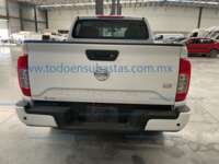 Nissan NP300 Frontier 2021 4p SE L4/2.5 Man 2021 Nissan NP300 Frontier Ingreso Exteriores 6