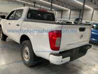 Nissan NP300 Frontier 2021 4p SE L4/2.5 Man 2021 Nissan NP300 Frontier Ingreso Exteriores 7