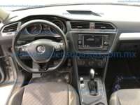 Volkswagen Tiguan 2020 5p Trendline Plus L4/1.4/T DSG   2020 Volkswagen Tiguan Ingreso Interiores 3