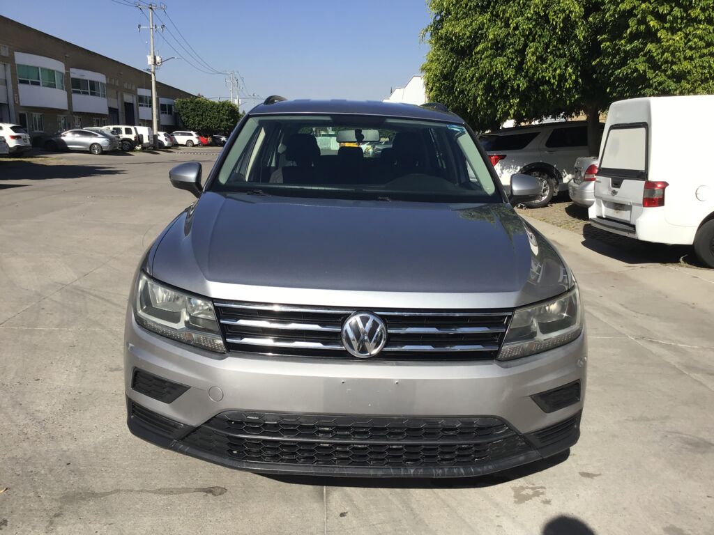 Volkswagen Tiguan 2020 5p Trendline Plus L4/1.4/T DSG   2020 Volkswagen Tiguan Venta Exteriores 3