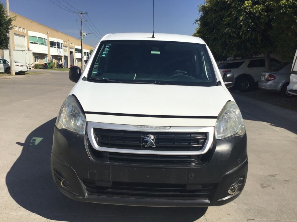 Peugeot Partner 2019 5p L4/1.6/T Diesel Man       2019 Peugeot Partner Venta Exteriores 2