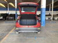 Volkswagen Nivus 2023 5p Highline L3/1.0/T Tiptronic IMG_7011